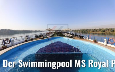 Der Swimmingpool MS Royal Princess am Morgen Der Swimmingpool MS Royal Princess am Morgen