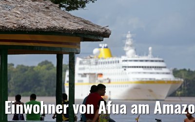 Einwohner von Afua am Amazonas Delta vor MS Hamburg 17.01.2015 Einwohner von Afua am Amazonas Delta vor MS Hamburg 17.01.2015