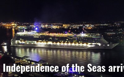 Independence of the Seas arriving in dry dock at the Blohm+Voss shipyard in Hamburg - April 22, 2013 Independence of the Seas arriving in dry dock at the Blohm+Voss shipyard in Hamburg - April 22, 2013