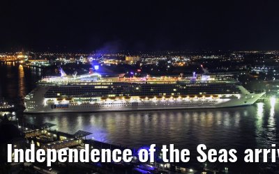 Independence of the Seas arriving in dry dock at the Blohm+Voss shipyard in Hamburg - April 22, 2013 Independence of the Seas arriving in dry dock at the Blohm+Voss shipyard in Hamburg - April 22, 2013