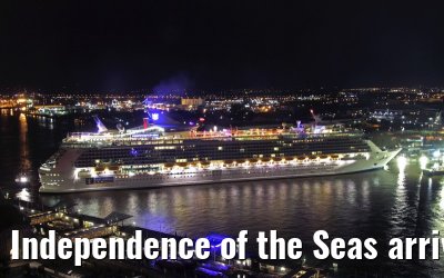 Independence of the Seas arriving in dry dock at the Blohm+Voss shipyard in Hamburg - April 22, 2013 Independence of the Seas arriving in dry dock at the Blohm+Voss shipyard in Hamburg - April 22, 2013