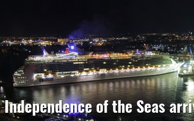 Independence of the Seas arriving in dry dock at the Blohm+Voss shipyard in Hamburg - April 22, 2013 Independence of the Seas arriving in dry dock at the Blohm+Voss shipyard in Hamburg - April 22, 2013