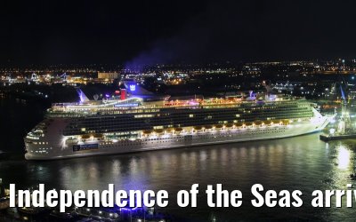 Independence of the Seas arriving in dry dock at the Blohm+Voss shipyard in Hamburg - April 22, 2013 Independence of the Seas arriving in dry dock at the Blohm+Voss shipyard in Hamburg - April 22, 2013