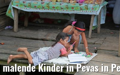 malende Kinder in Pevas in Peru am Amazonas 07.01.2015 malende Kinder in Pevas in Peru am Amazonas 07.01.2015