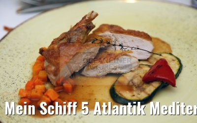 Mein Schiff 5 Atlantik Mediterran Hauptspeise Perlhuhnbrust mit Campari-Pfeffer-Sauce und Zucchinigemüse Mein Schiff 5 Atlantik Mediterran Hauptspeise Perlhuhnbrust mit Campari-Pfeffer-Sauce und Zucchinigemüse