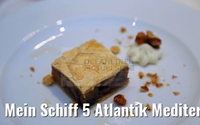 Mein Schiff 5 Atlantik Mediterran Nachspeise Melopita, griechischer Apfelkuchen mit Honig und Wallnüssen Mein Schiff 5 Atlantik Mediterran Nachspeise Melopita, griechischer Apfelkuchen mit Honig und Wallnüssen