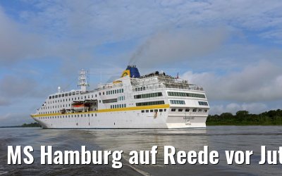 MS Hamburg auf Reede vor Jutai am Amazonas 05.01.2015 MS Hamburg auf Reede vor Jutai am Amazonas 05.01.2015