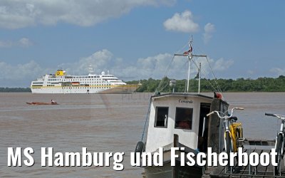MS Hamburg und Fischerboot in Afua am Amazonas Delta 17.01.2015 MS Hamburg und Fischerboot in Afua am Amazonas Delta 17.01.2015