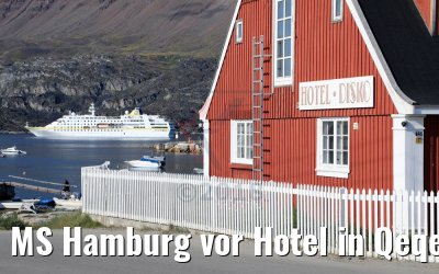 MS Hamburg vor Hotel in Qeqertarsuaq, Grönland MS Hamburg vor Hotel in Qeqertarsuaq, Grönland