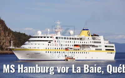 MS Hamburg vor La Baie, Québec, Kanada MS Hamburg vor La Baie, Québec, Kanada