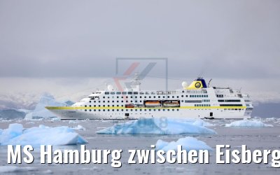MS Hamburg zwischen Eisbergen bei Sarqaq, Grönland MS Hamburg zwischen Eisbergen bei Sarqaq, Grönland