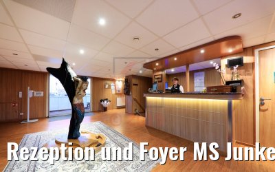 Rezeption und Foyer MS Junker Joerg abends 19.09.2019 Rezeption und Foyer MS Junker Joerg abends 19.09.2019