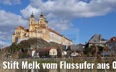 Stift Melk vom Flussufer aus 03.04.2015 Stift Melk vom Flussufer aus 03.04.2015