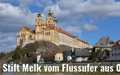 Stift Melk vom Flussufer aus 03.04.2015 Stift Melk vom Flussufer aus 03.04.2015