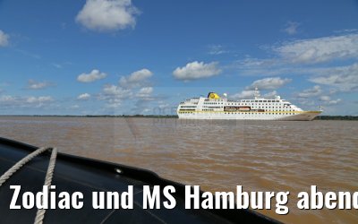 Zodiac und MS Hamburg abends auf d em Amazonas 12.01.2015 Zodiac und MS Hamburg abends auf d em Amazonas 12.01.2015