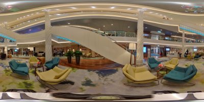 Atrium und Saftbar neue Mein Schiff 2