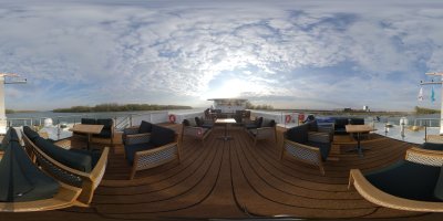Loungebereich Bug MS Adora morgens