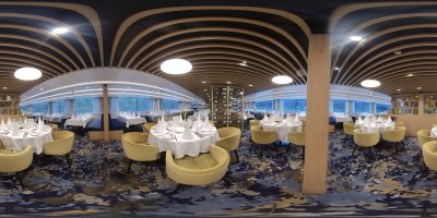 MS Adora Panorama Restaurant Blick von der Mitte
