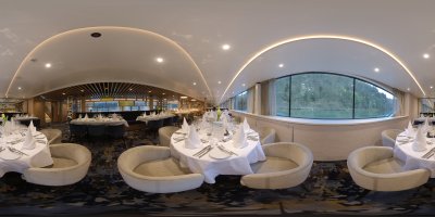 MS Adora Panorama Restaurant Blick von der Seite