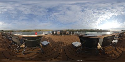 MS Adora Sonnendeck morgens vorne