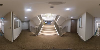 Treppenhaus MS Adora Saturndeck