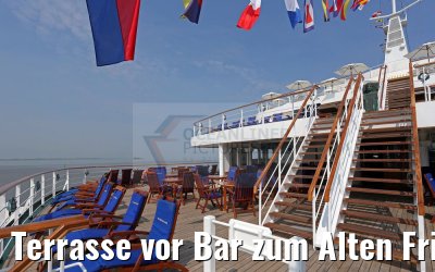 Terrasse vor Bar zum Alten Fritz MS Deutschland 03.06.2016