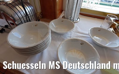Schuesseln MS Deutschland mit Deilmann Logo 07.06.2015