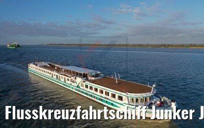 Flusskreuzfahrtschiff Junker Joerg auf der Elbe 31.12.2019