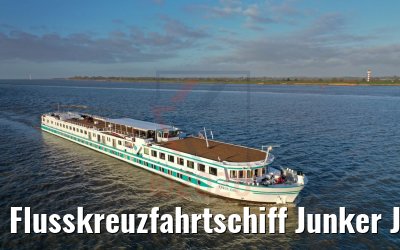 Flusskreuzfahrtschiff Junker Joerg auf der Elbe 31.12.2019
