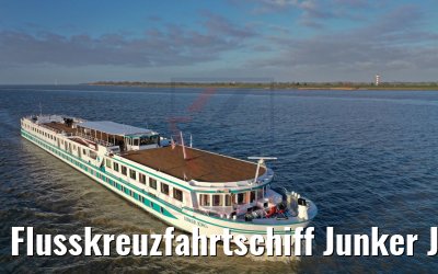Flusskreuzfahrtschiff Junker Joerg auf der Elbe 31.12.2019