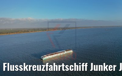 Flusskreuzfahrtschiff Junker Joerg auf der Elbe 31.12.2019