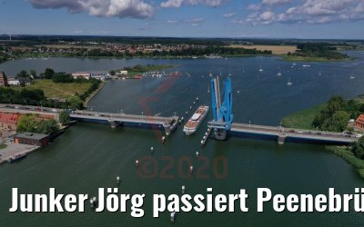 Junker Jörg passiert Peenebrücke in Wolgast 04.08.2020