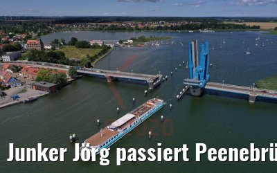Junker Jörg passiert Peenebrücke in Wolgast 04.08.2020