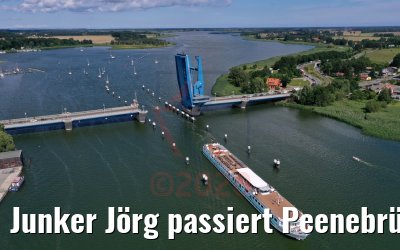 Junker Jörg passiert Peenebrücke in Wolgast 04.08.2020
