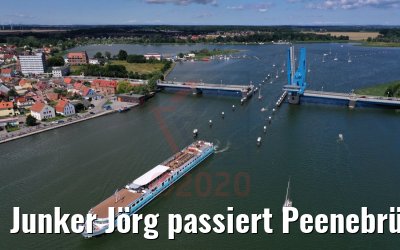 Junker Jörg passiert Peenebrücke in Wolgast 04.08.2020