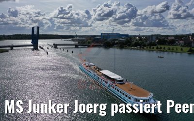MS Junker Joerg passiert Peenebrücke Wolgast 19.09.2019