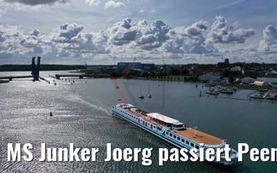 MS Junker Joerg passiert Peenebrücke Wolgast 19.09.2019