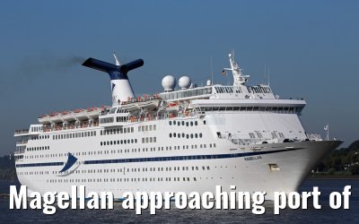 Magellan approaching port of Hamburg 03.10.2015