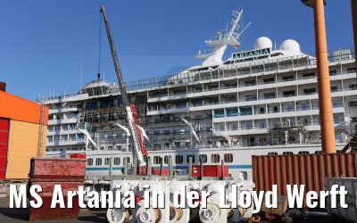 MS Artania in der Lloyd Werft mit alten Motoren für die Davids der Rettungsboote