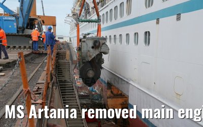 MS Artania removed main engine number 1 on 08.10.2014 