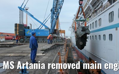 MS Artania removed main engine number 1 on 08.10.2014 