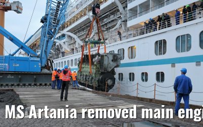 MS Artania removed main engine number 1 on 08.10.2014 