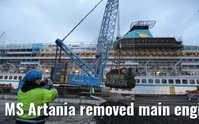 MS Artania removed main engine number 1 on 08.10.2014 