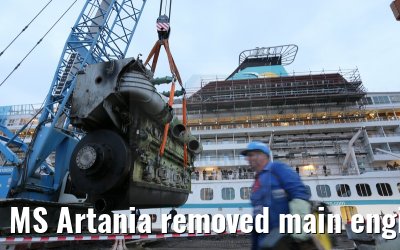 MS Artania removed main engine number 1 on 08.10.2014 
