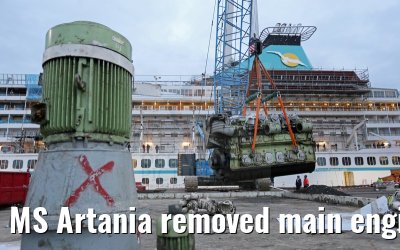 MS Artania removed main engine number 1 on 08.10.2014 