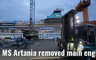 MS Artania removed main engine number 1 on 08.10.2014 