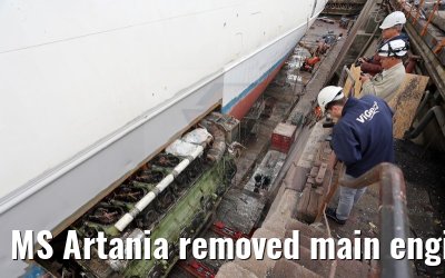 MS Artania removed main engine number 1 on 08.10.2014 