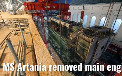 MS Artania removed main engine number 2 on 09.10.2014