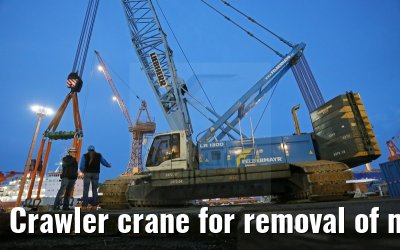 Crawler crane for removal of main engine 3 MS Artania 09.10.2014