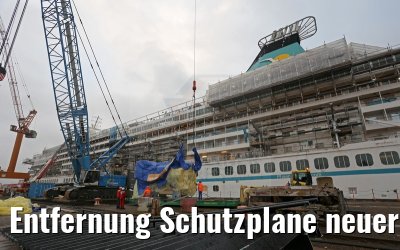 Entfernung Schutzplane neuer Wartsila Motor MS Artania 21.10.2014